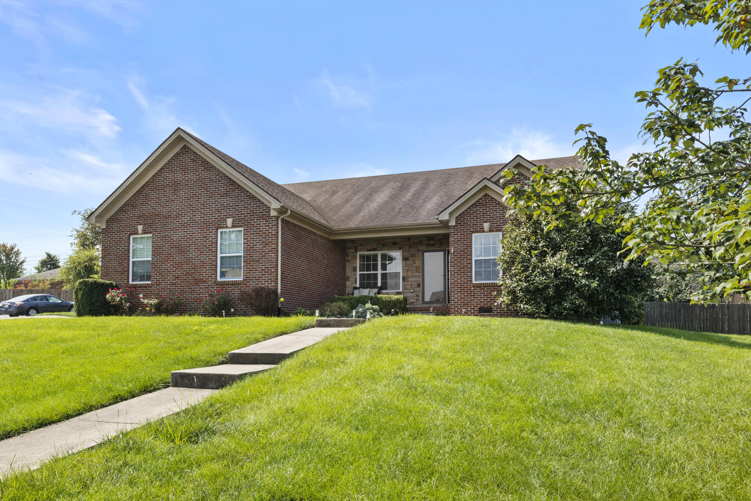301 Squires Way Property Photo 2