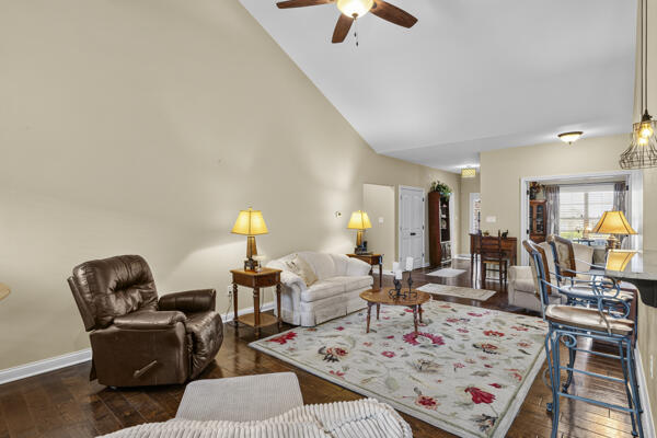 301 Squires Way Property Photo 7