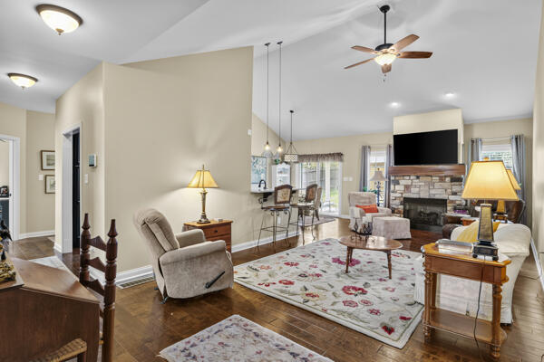 301 Squires Way Property Photo 9