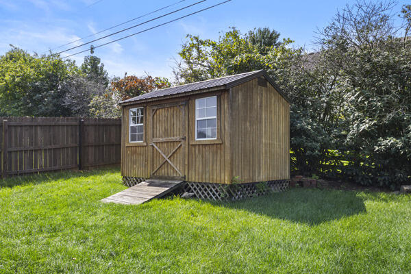 301 Squires Way Property Photo 34