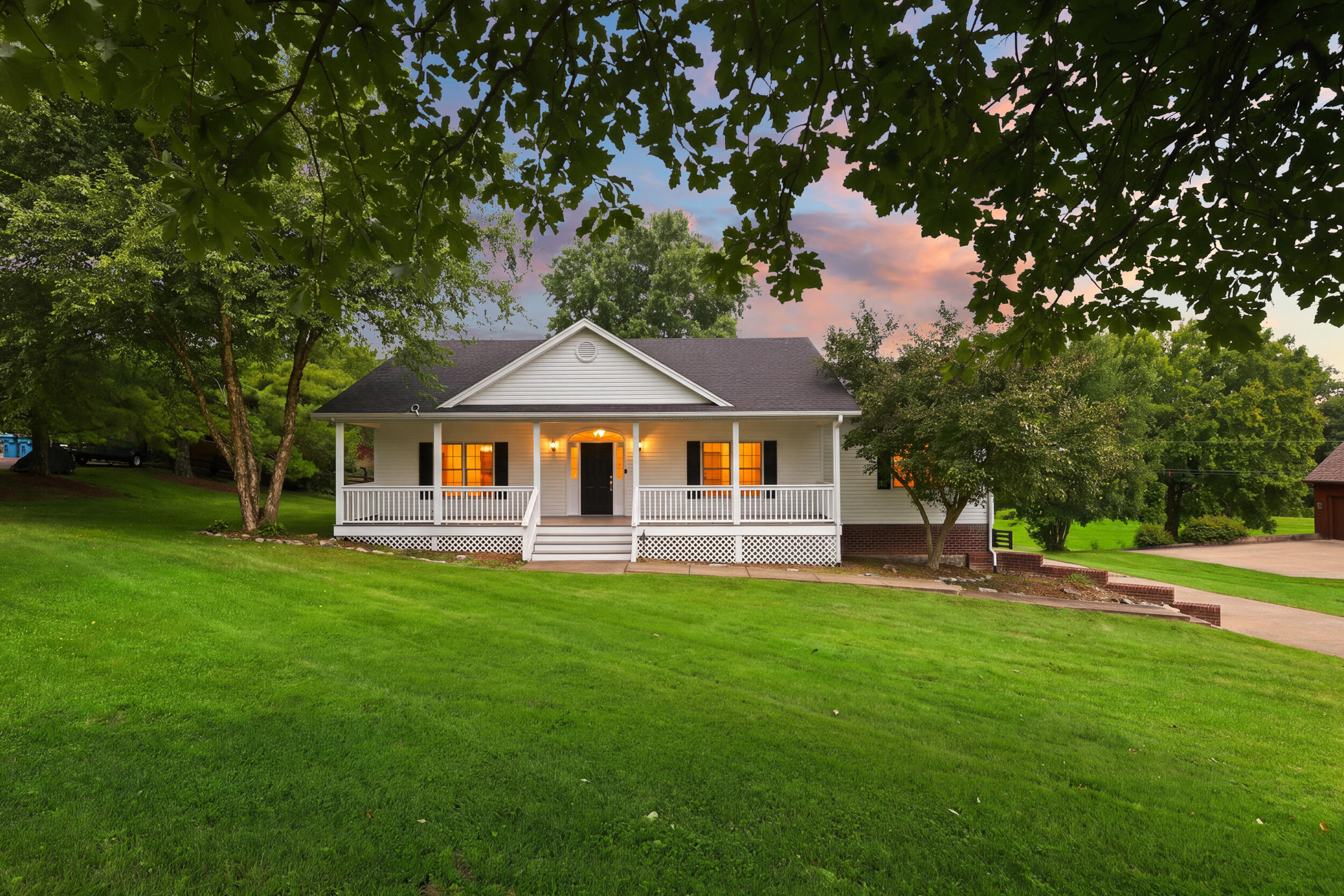 1035 Highview Drive Property Photo 1