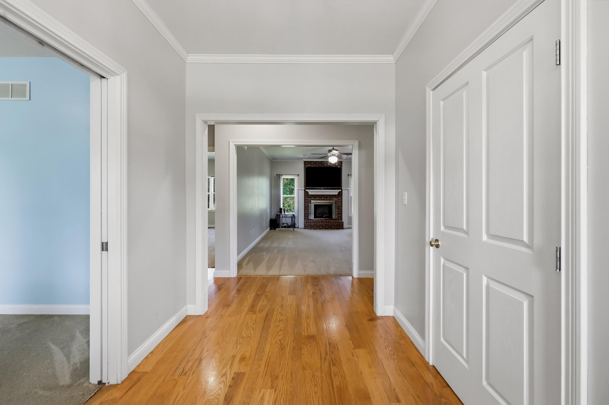 1035 Highview Drive Property Photo 3