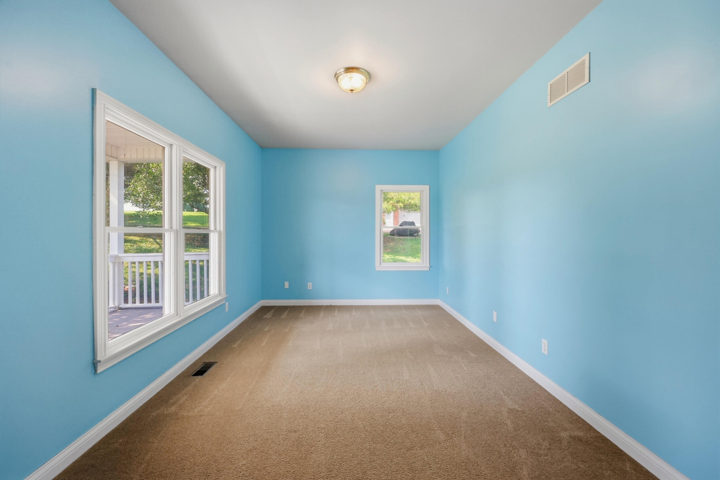1035 Highview Drive Property Photo 4