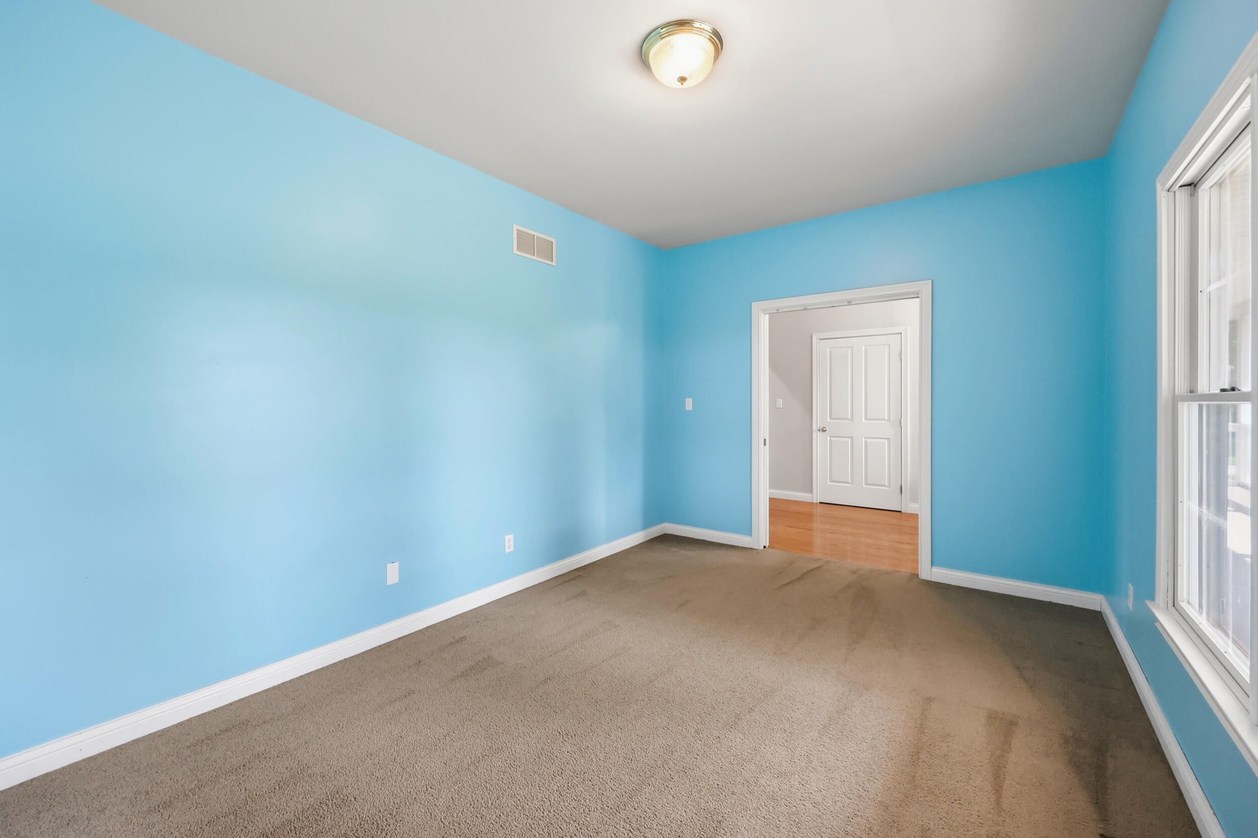 1035 Highview Drive Property Photo 5