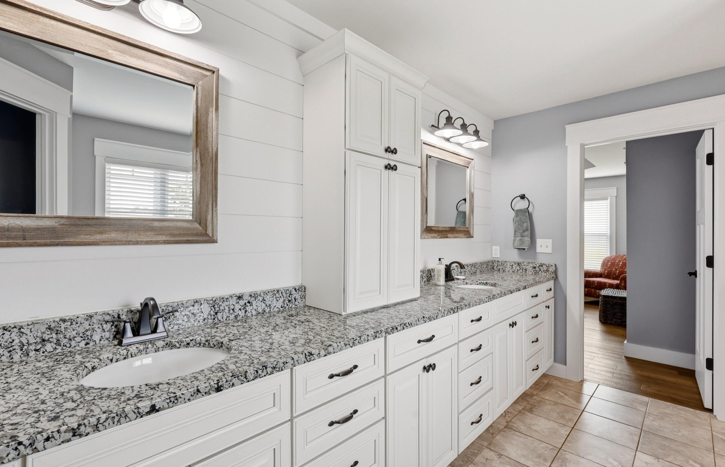 5792 State Highway 590 Property Photo 17