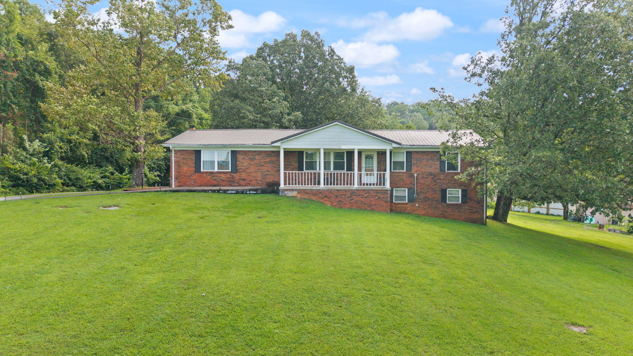 701 Whitaker Lane Property Photo 2