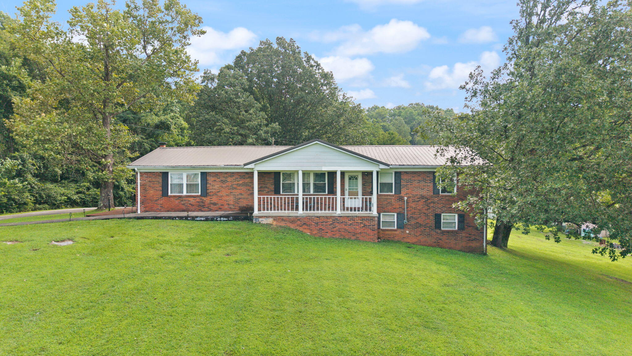 701 Whitaker Lane Property Photo 3