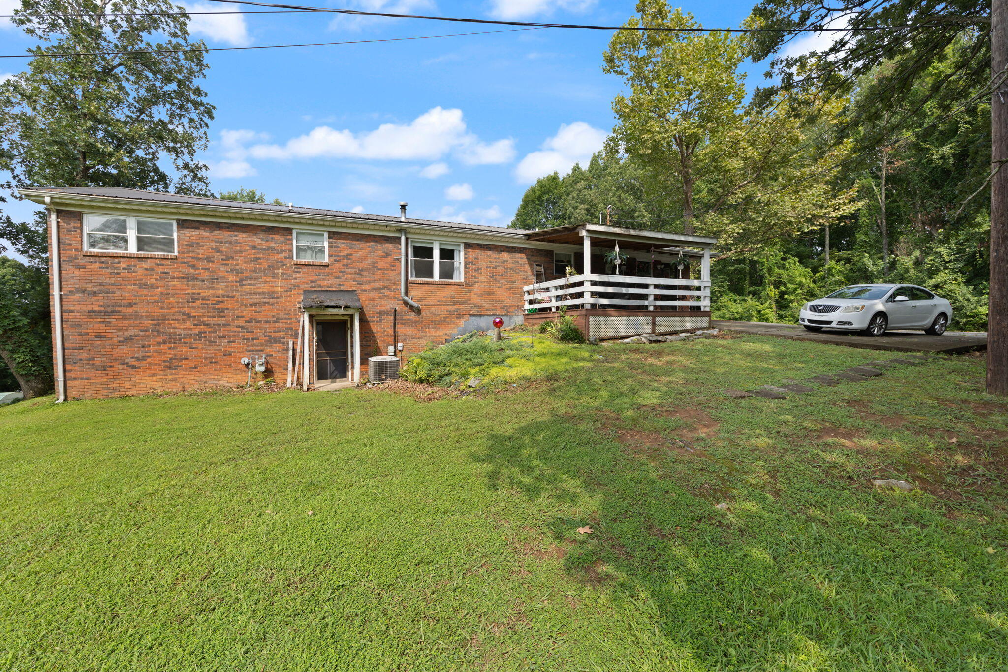 701 Whitaker Lane Property Photo 7