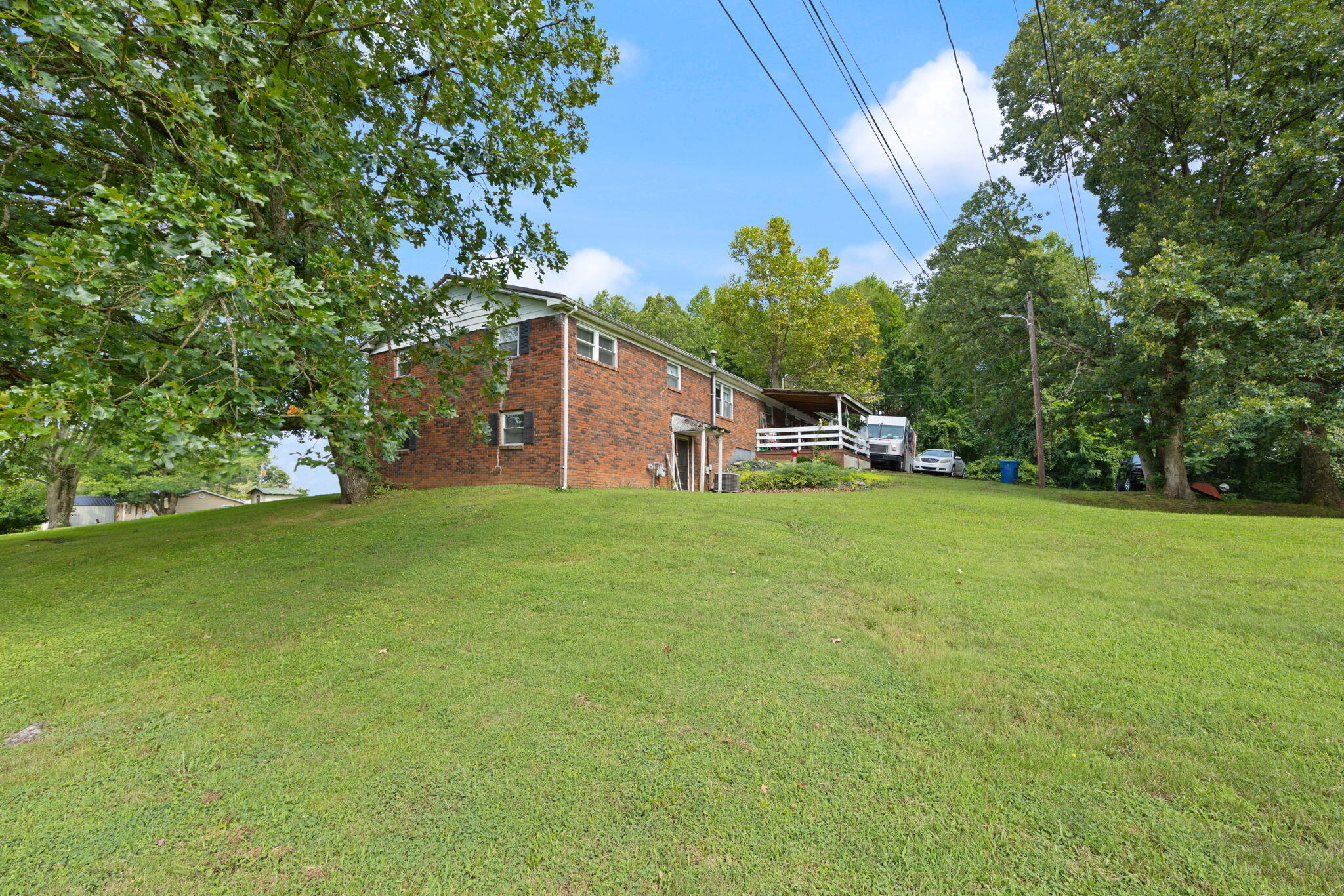 701 Whitaker Lane Property Photo 8