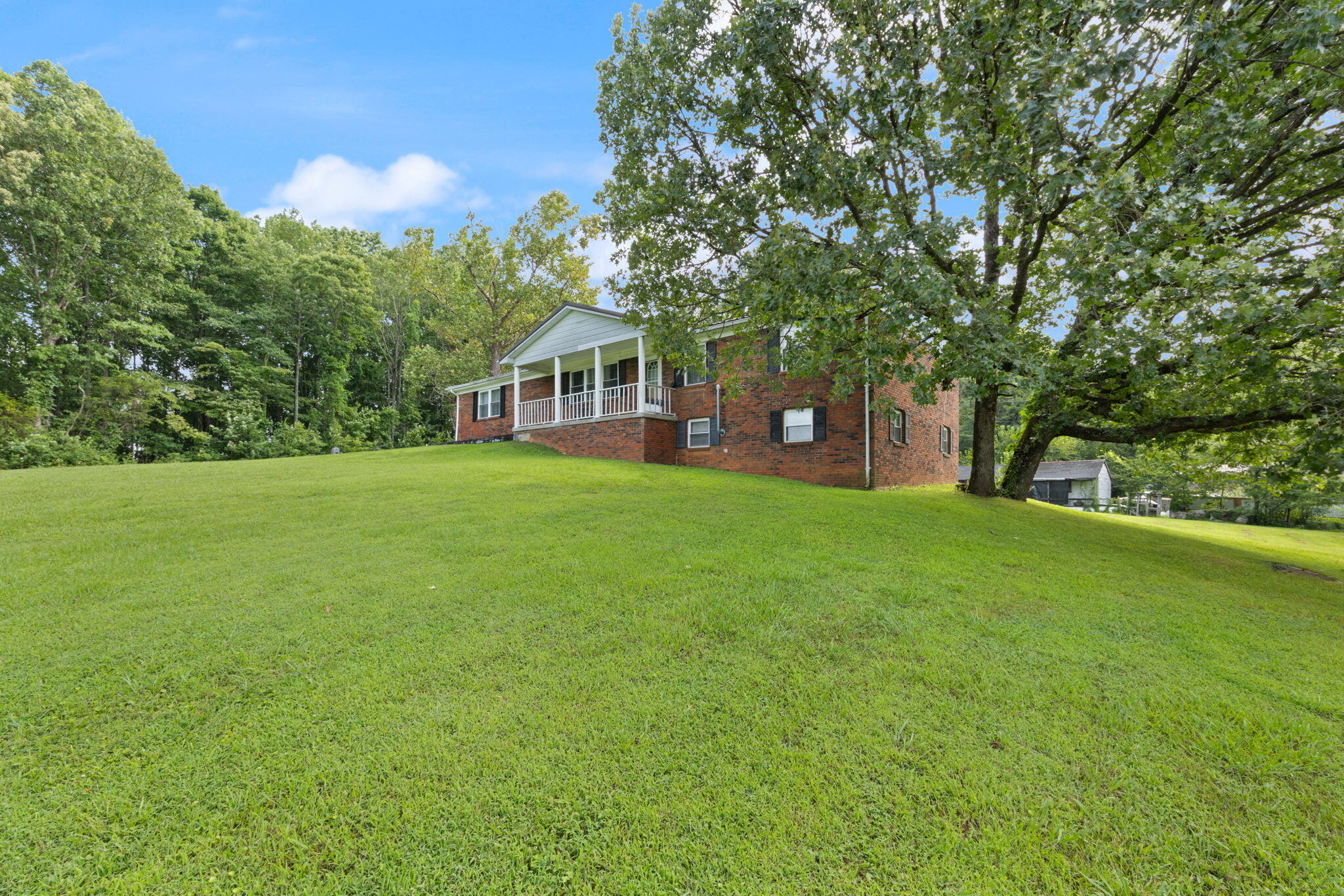 701 Whitaker Lane Property Photo 11