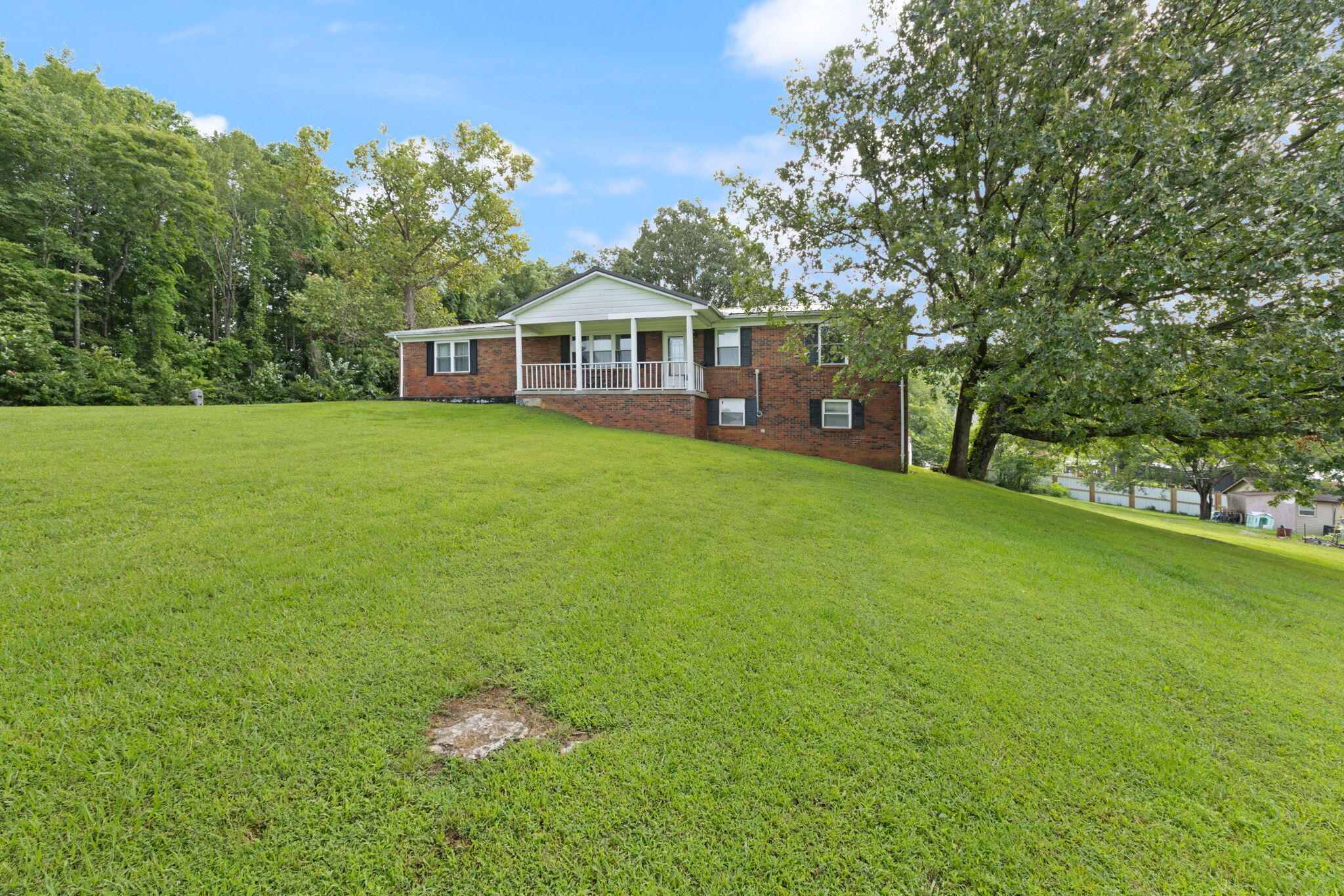 701 Whitaker Lane Property Photo 12
