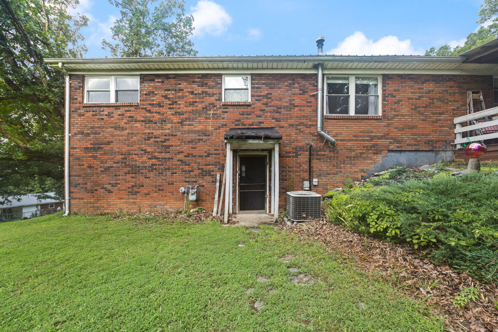 701 Whitaker Lane Property Photo 23
