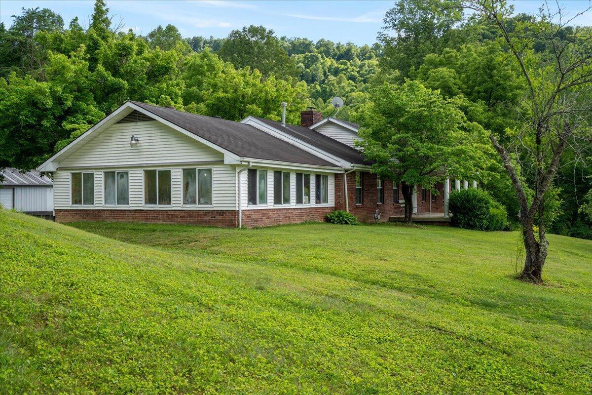 4475 Campton Road Property Photo 2