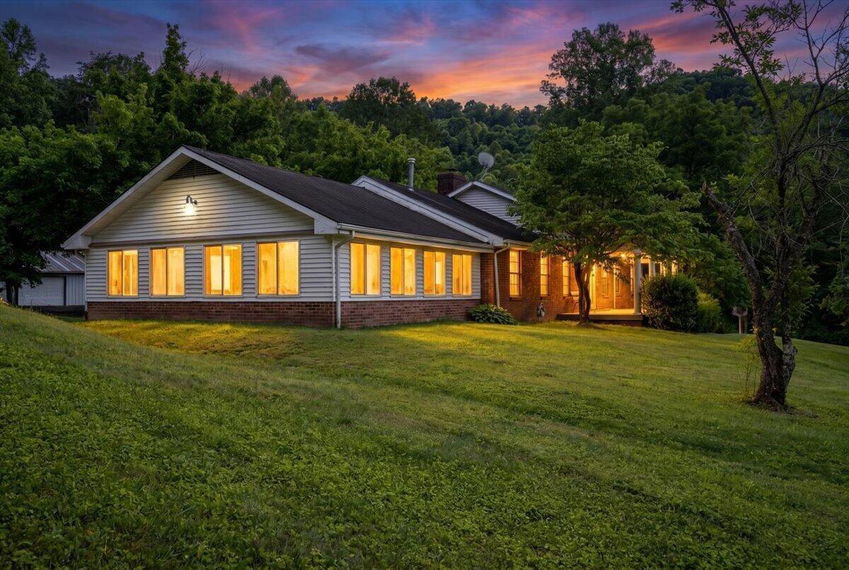 4475 Campton Road Property Photo 3