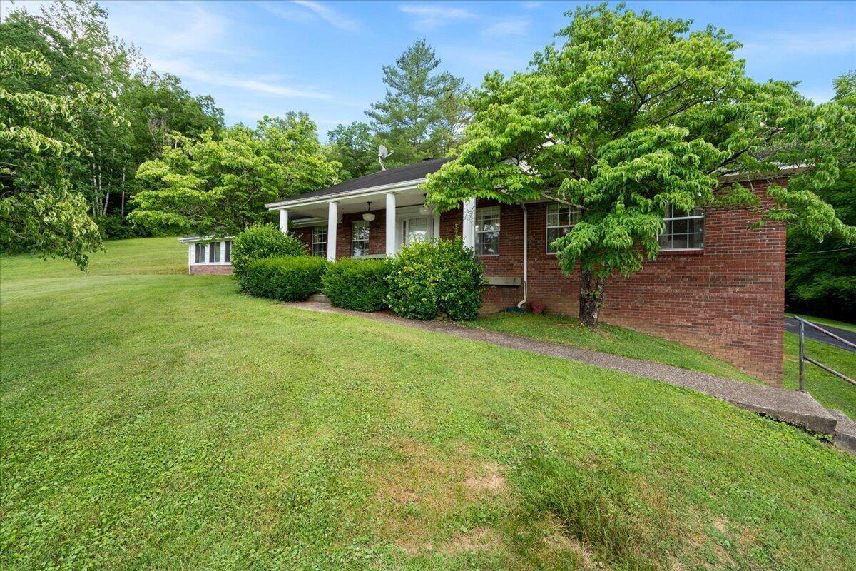 4475 Campton Road Property Photo 7