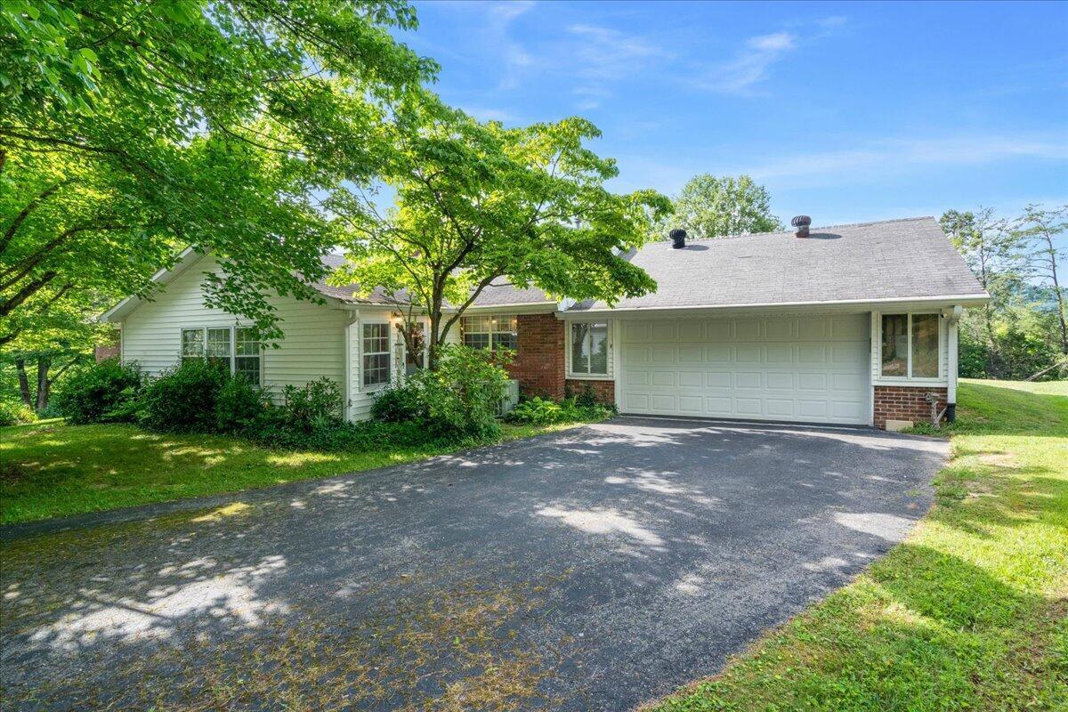 4475 Campton Road Property Photo 8