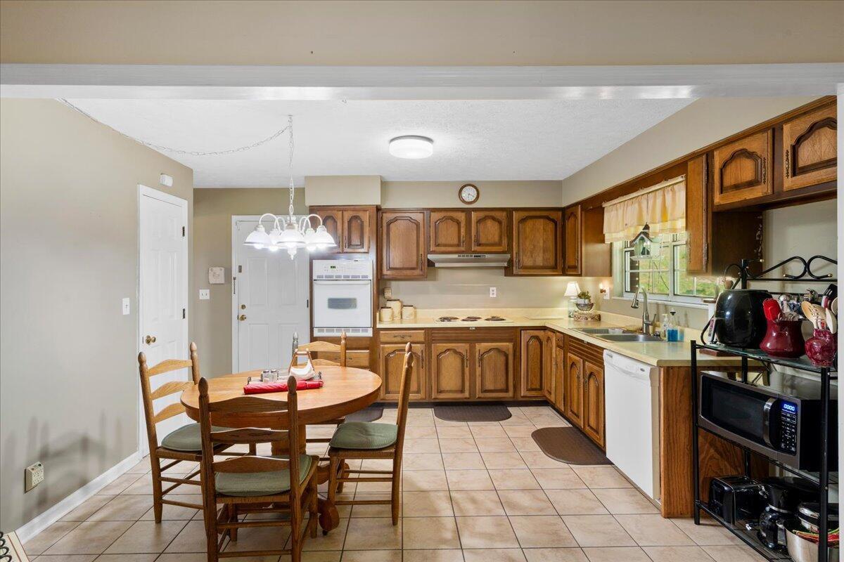 4475 Campton Road Property Photo 19