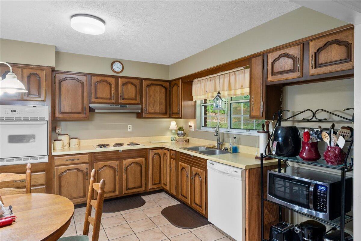 4475 Campton Road Property Photo 20