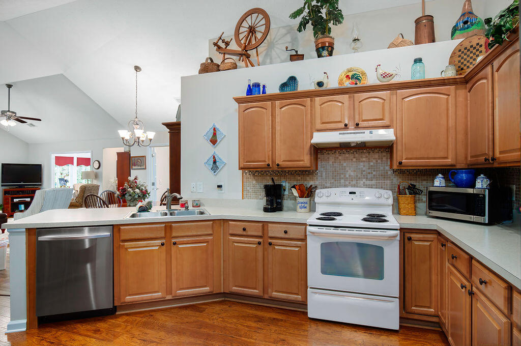 108 Academy Drive Property Photo 8