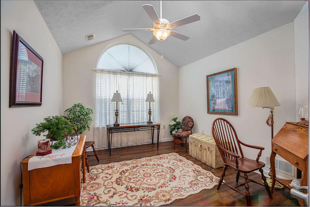 108 Academy Drive Property Photo 11