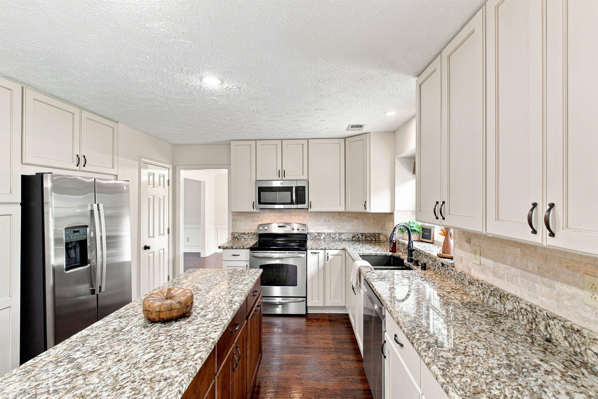 449 Amberley Drive Property Photo 10