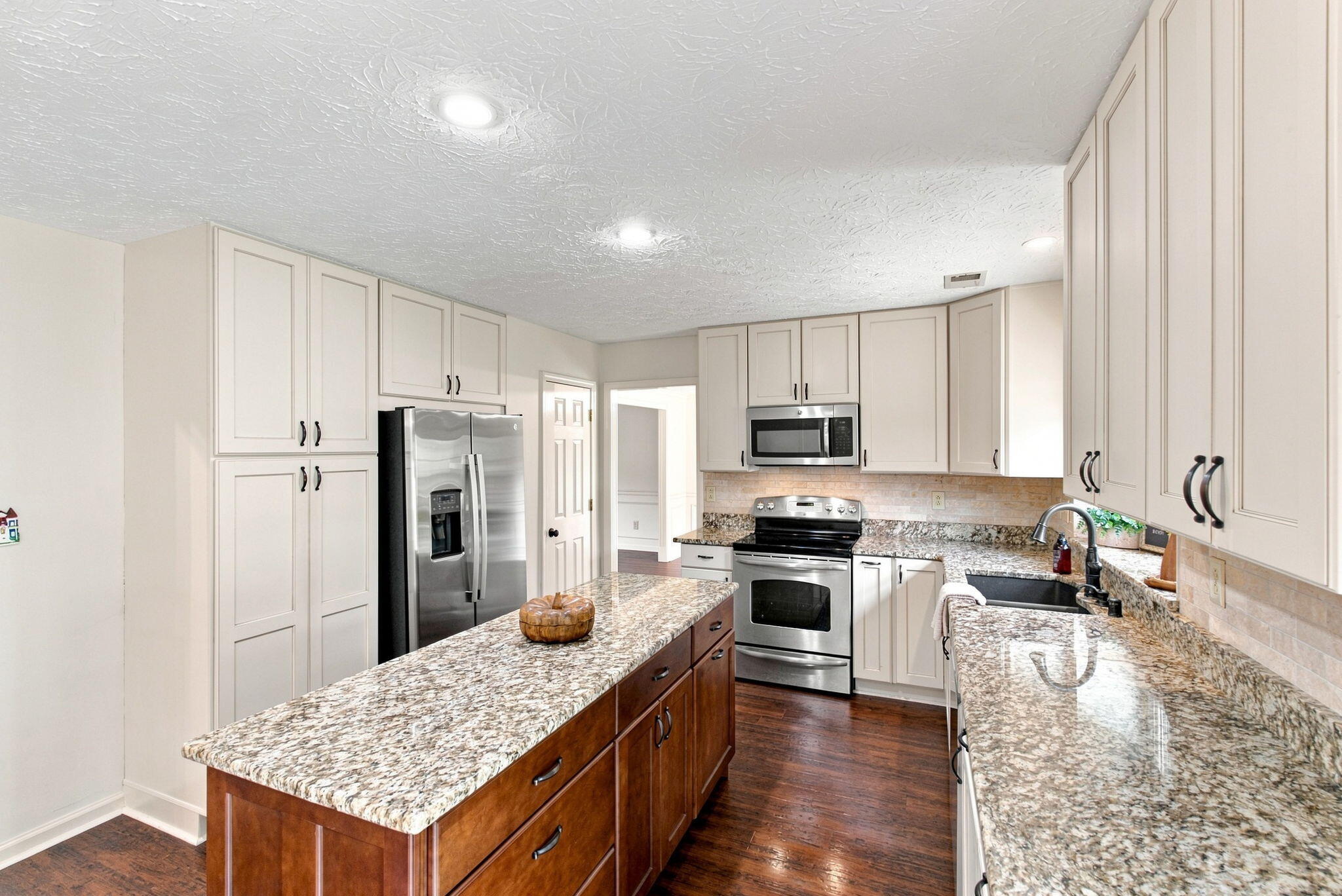 449 Amberley Drive Property Photo 11