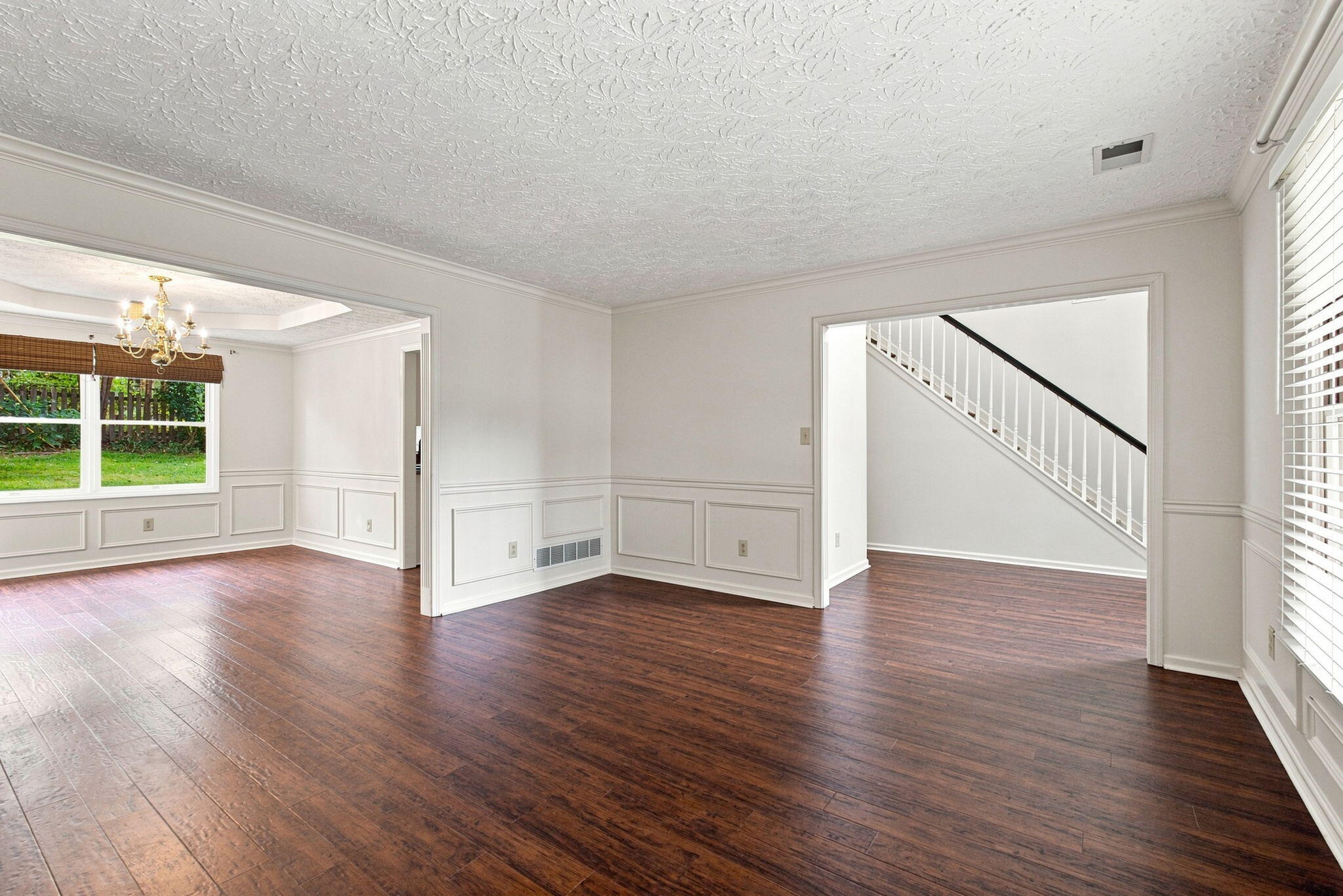 449 Amberley Drive Property Photo 28