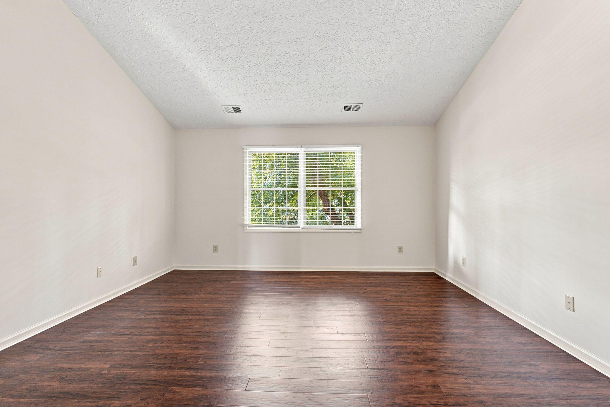 449 Amberley Drive Property Photo 34