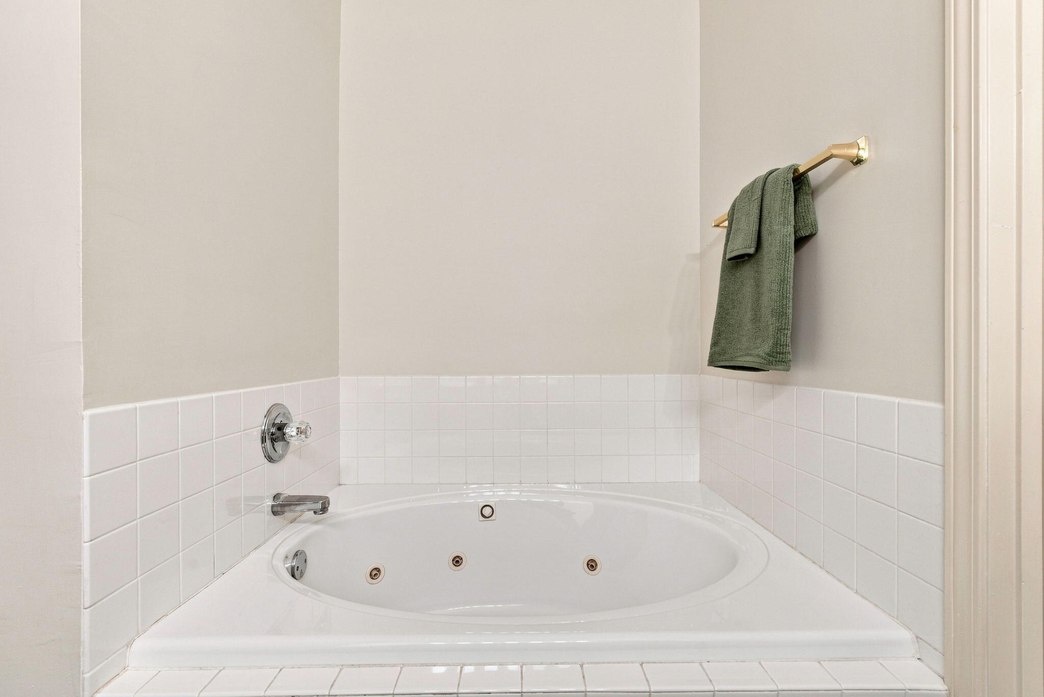 449 Amberley Drive Property Photo 35