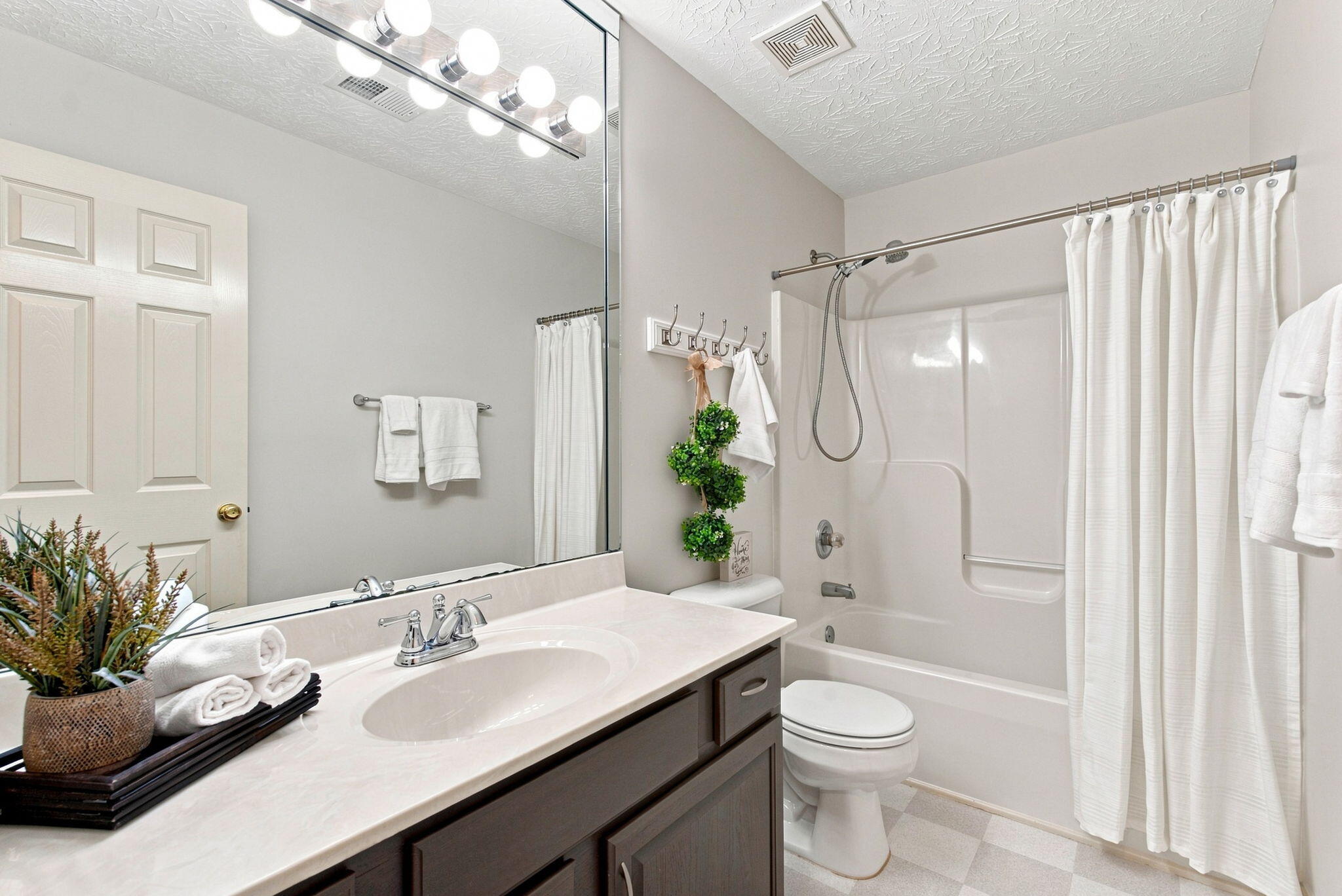 449 Amberley Drive Property Photo 40