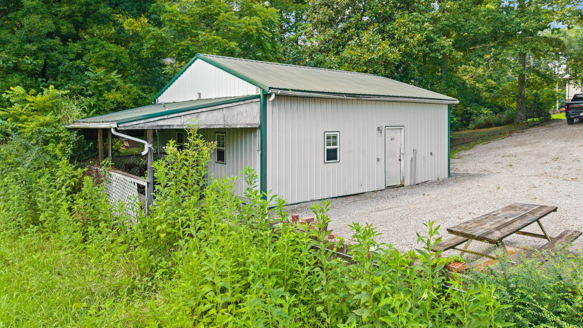 190 Walker Drive Property Photo 3