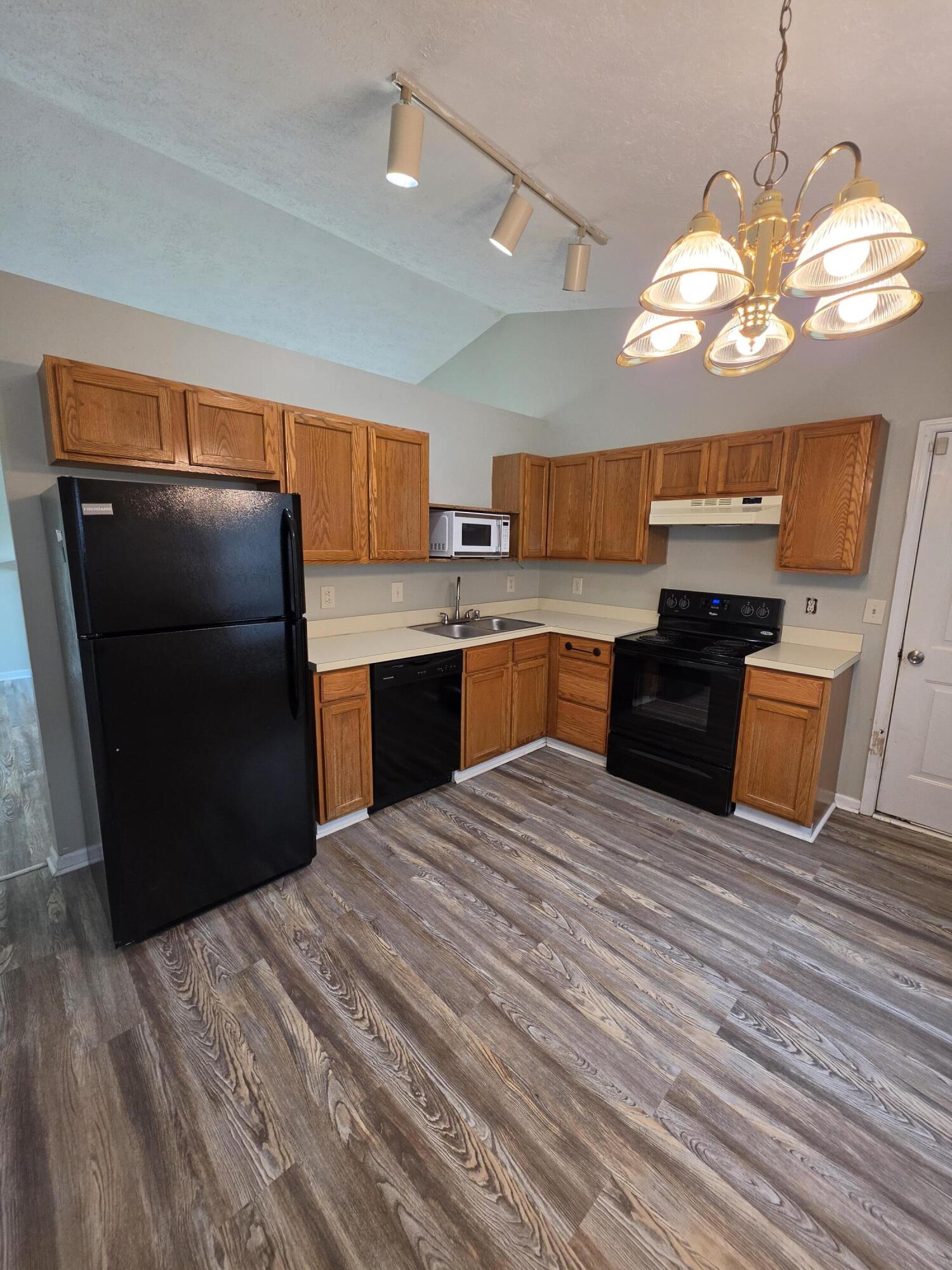 2592 Woodhill Drive Property Photo 4