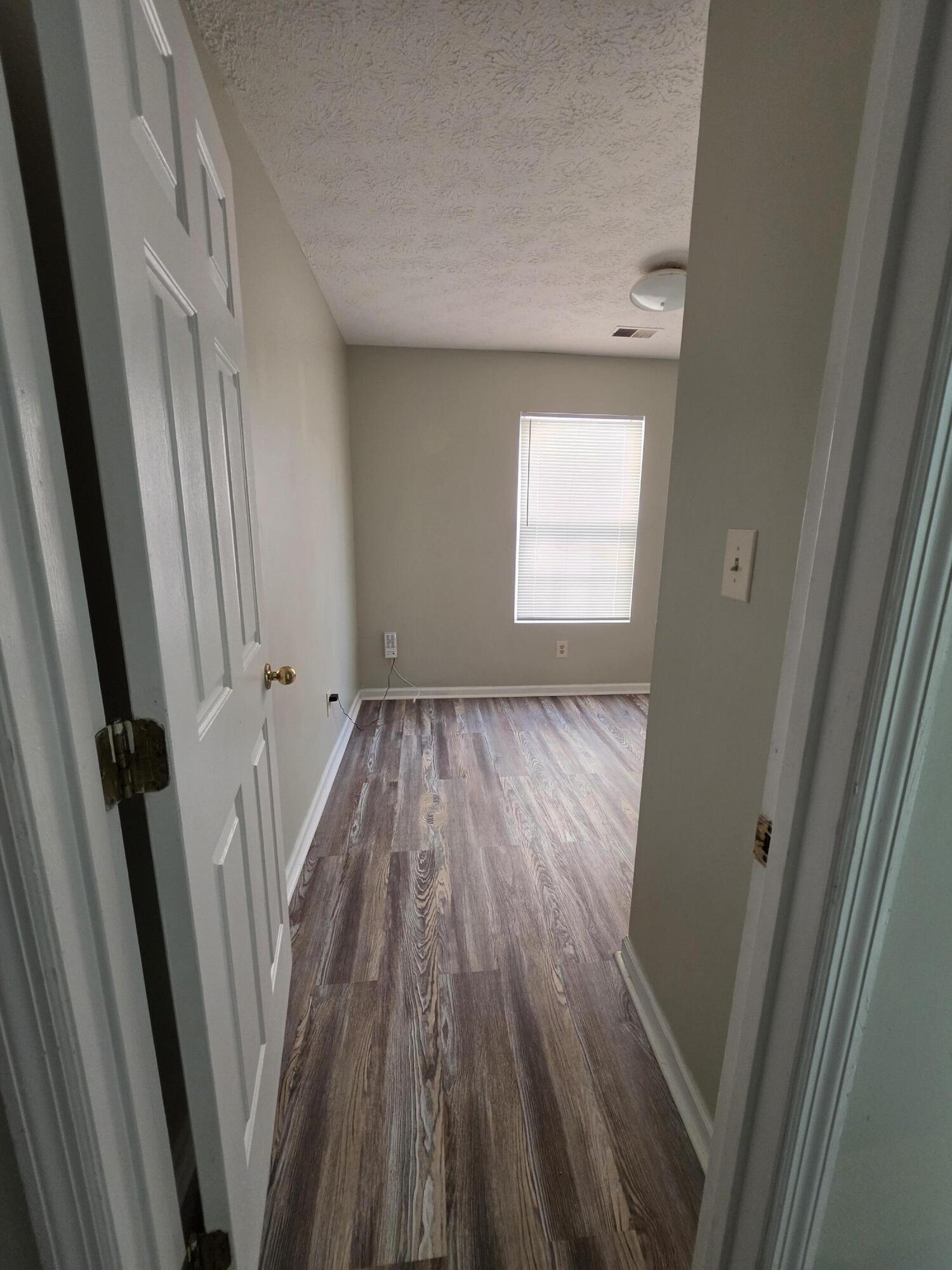 2592 Woodhill Drive Property Photo 7