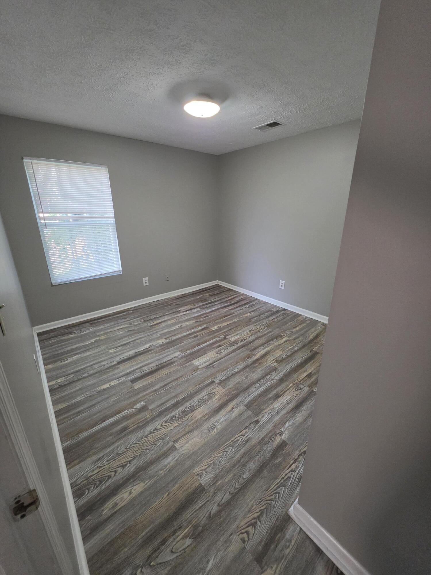 2592 Woodhill Drive Property Photo 9