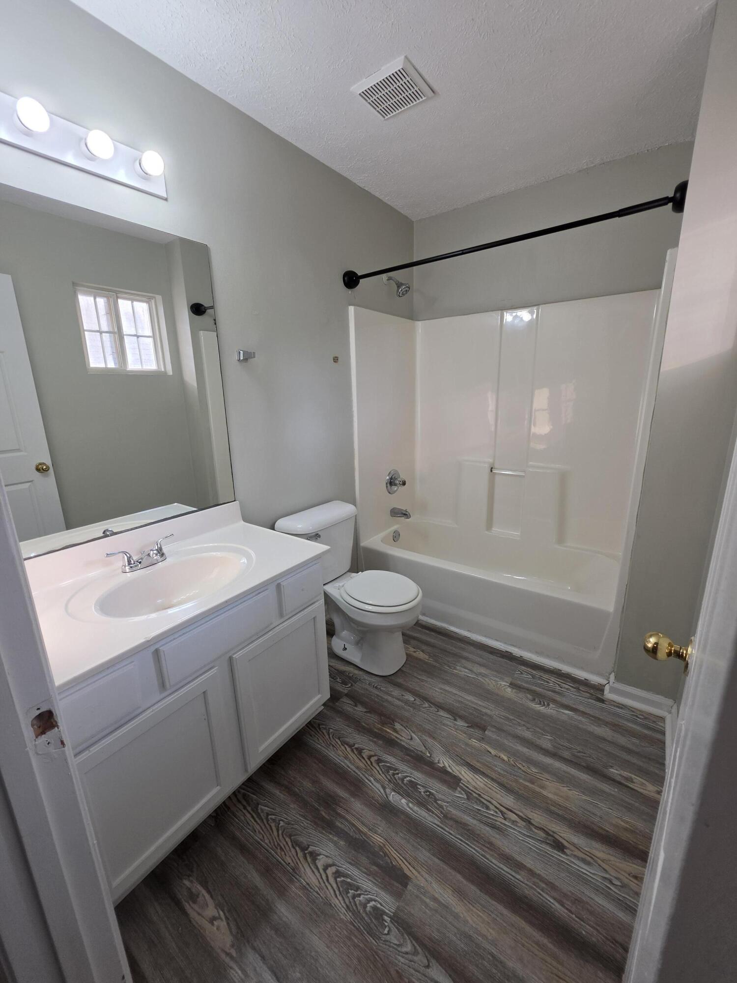 2592 Woodhill Drive Property Photo 12