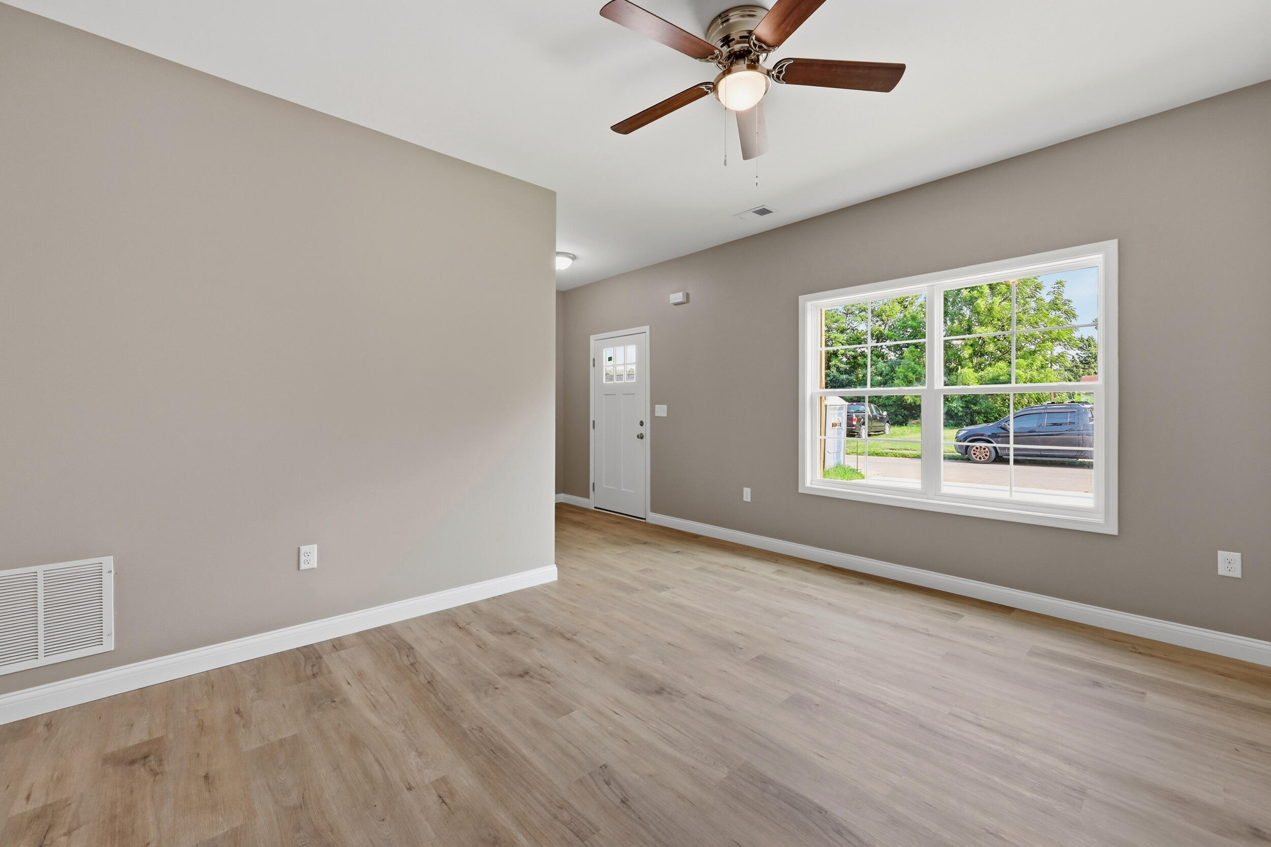 424 Main Avenue Property Photo 5