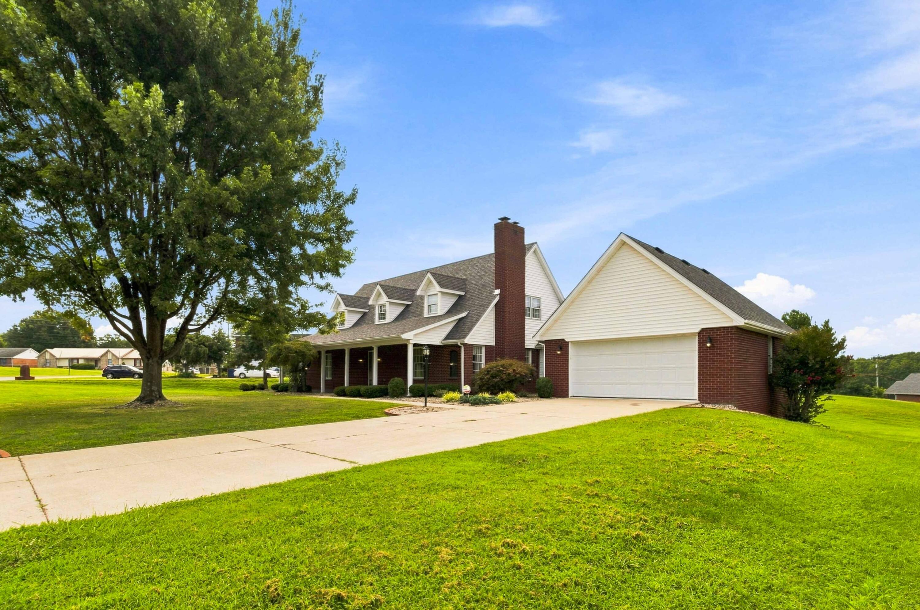 500 Natures Pointe Drive Property Photo 2