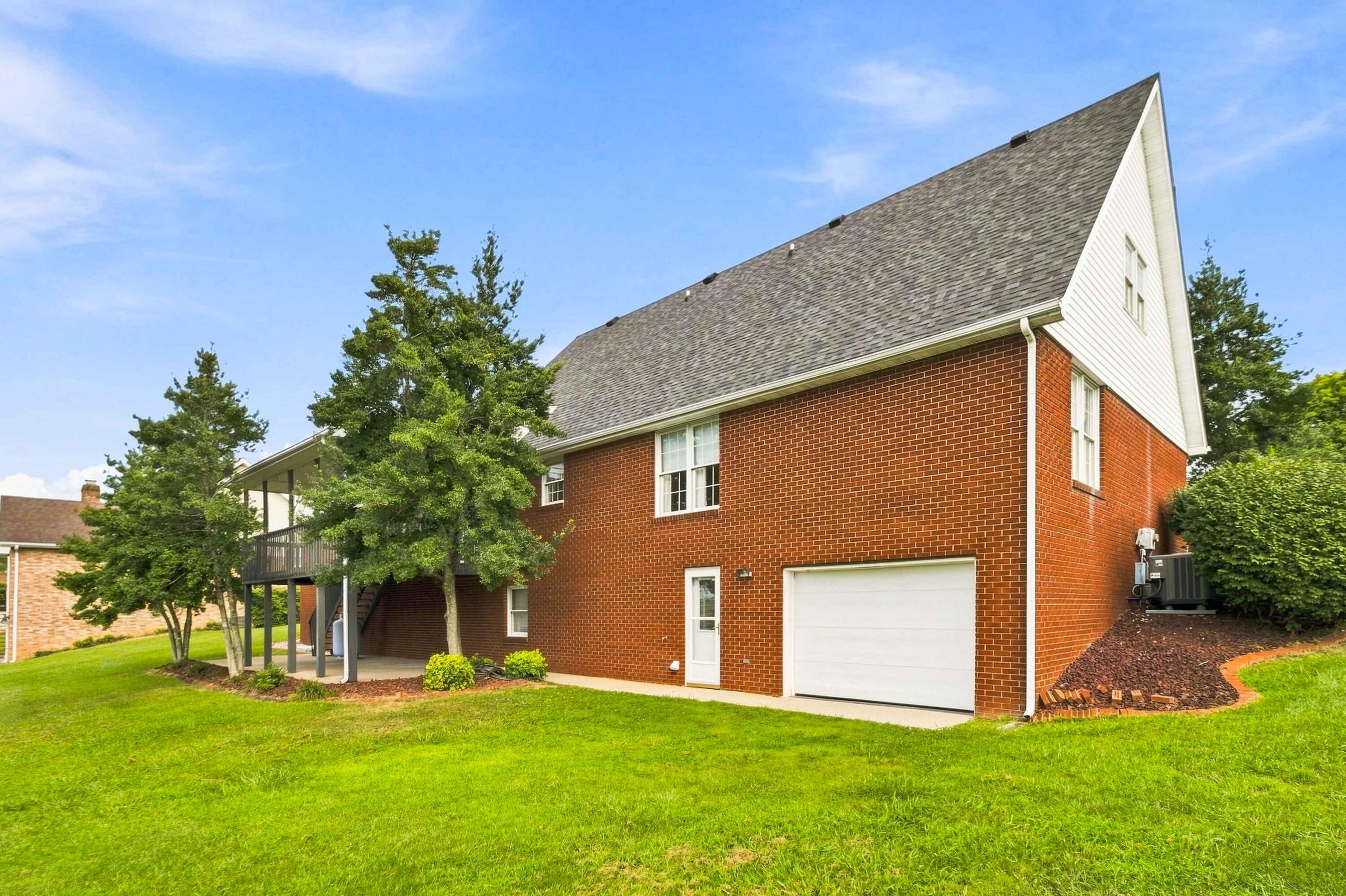 500 Natures Pointe Drive Property Photo 7