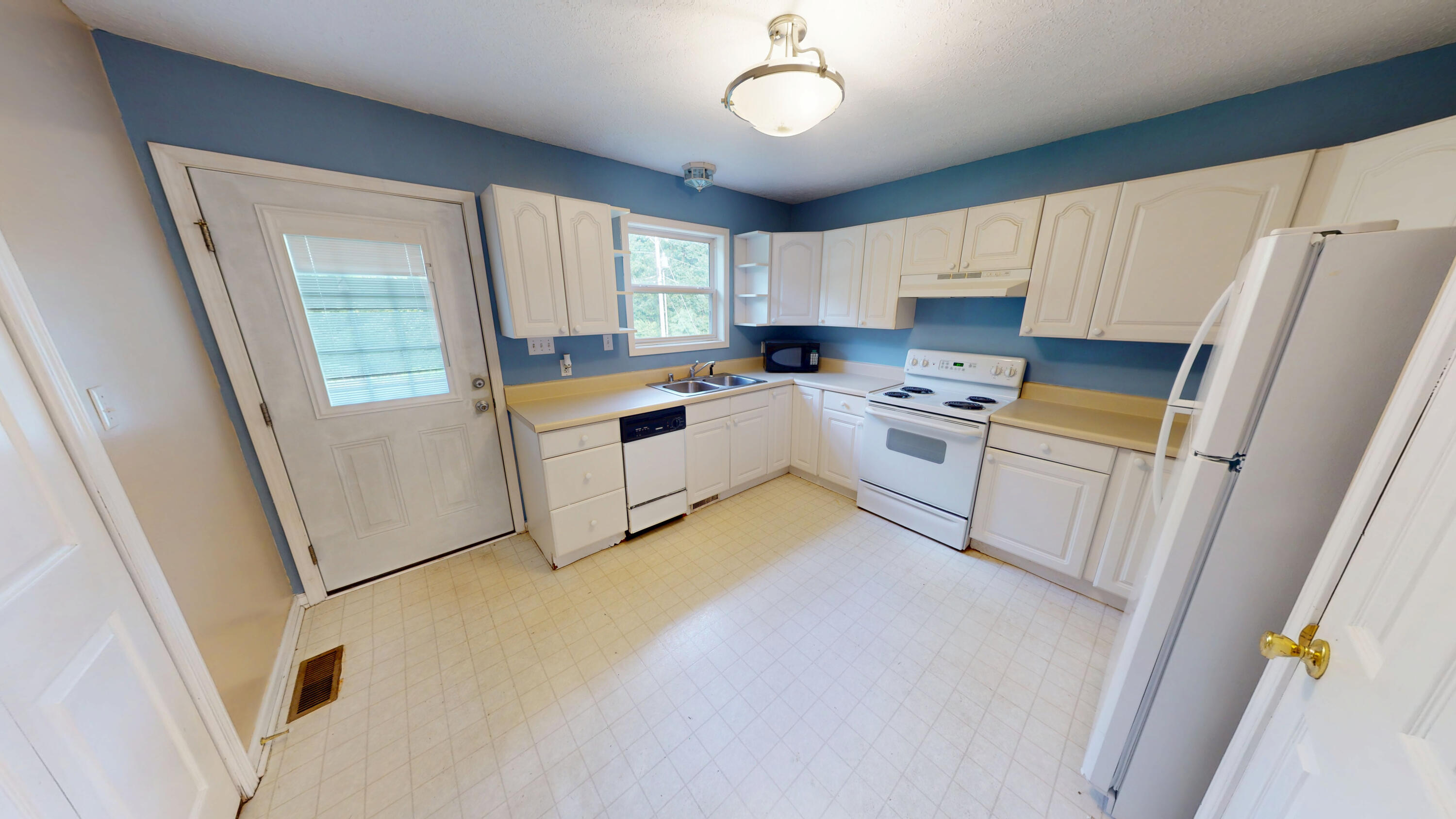 35 Cardinal Drive Property Photo 3