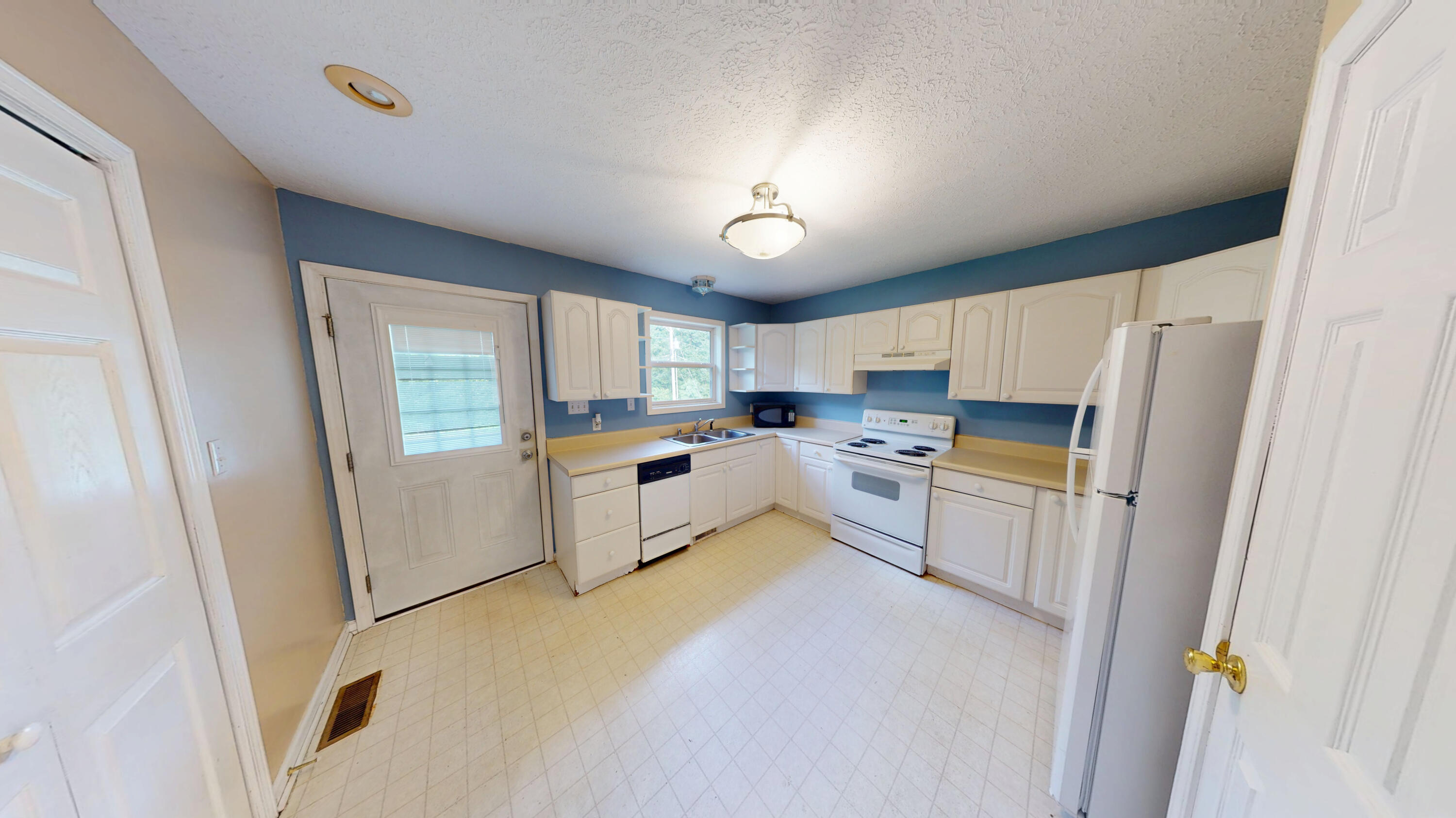 35 Cardinal Drive Property Photo 4