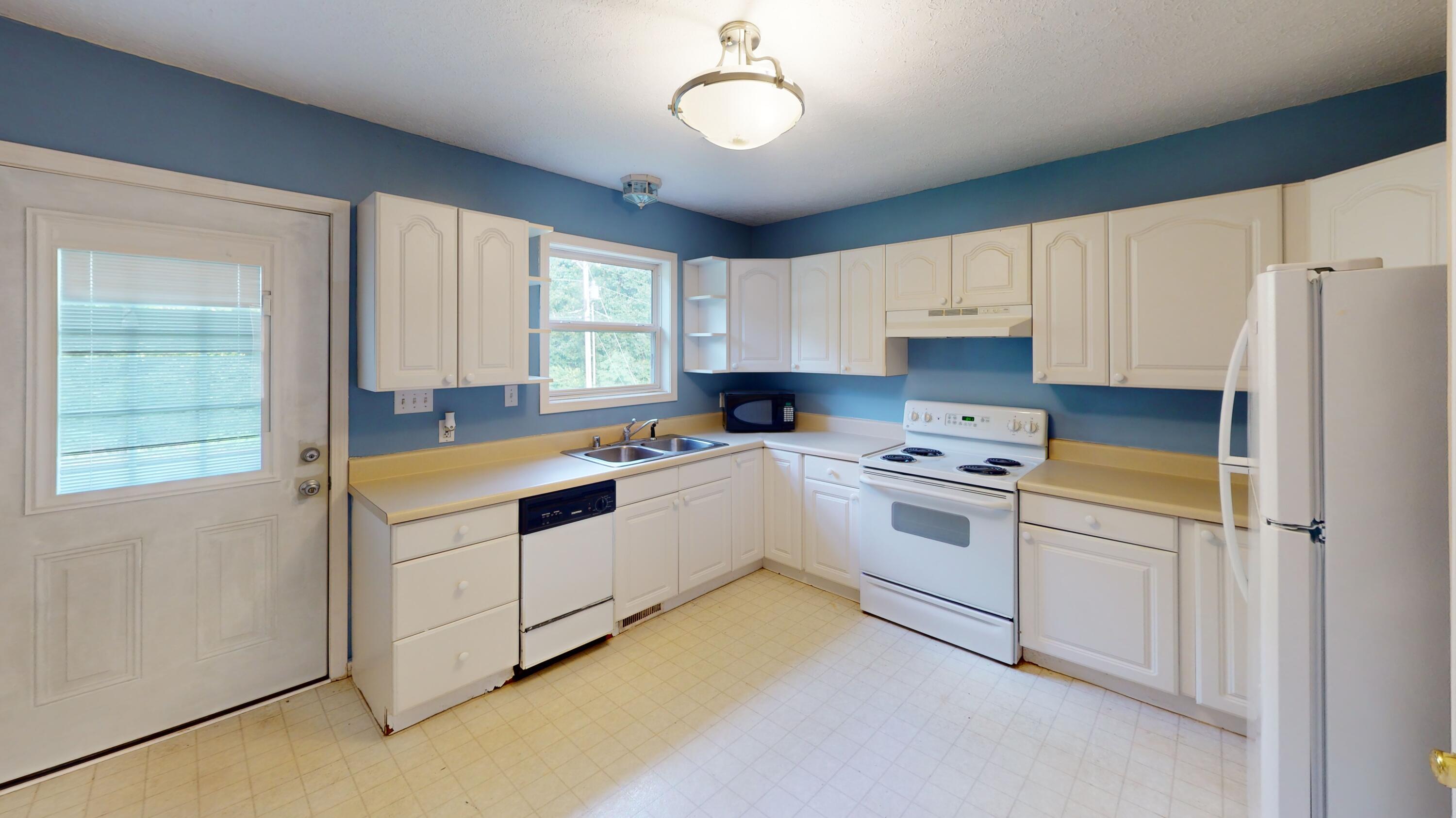 35 Cardinal Drive Property Photo 5