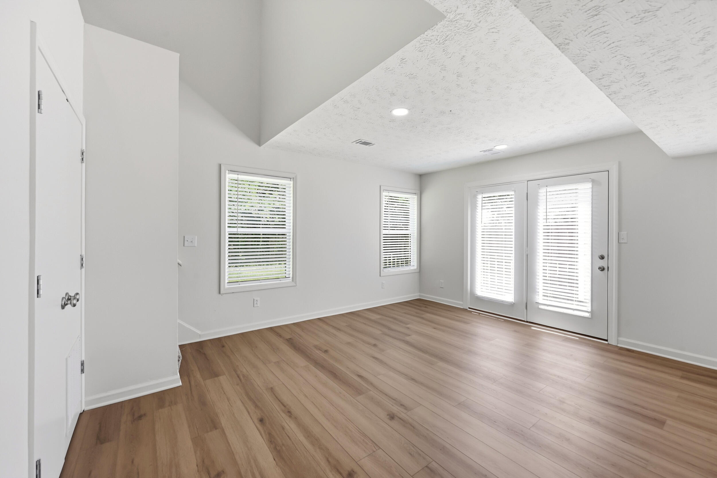 1609 Prairie Circle Property Photo 4