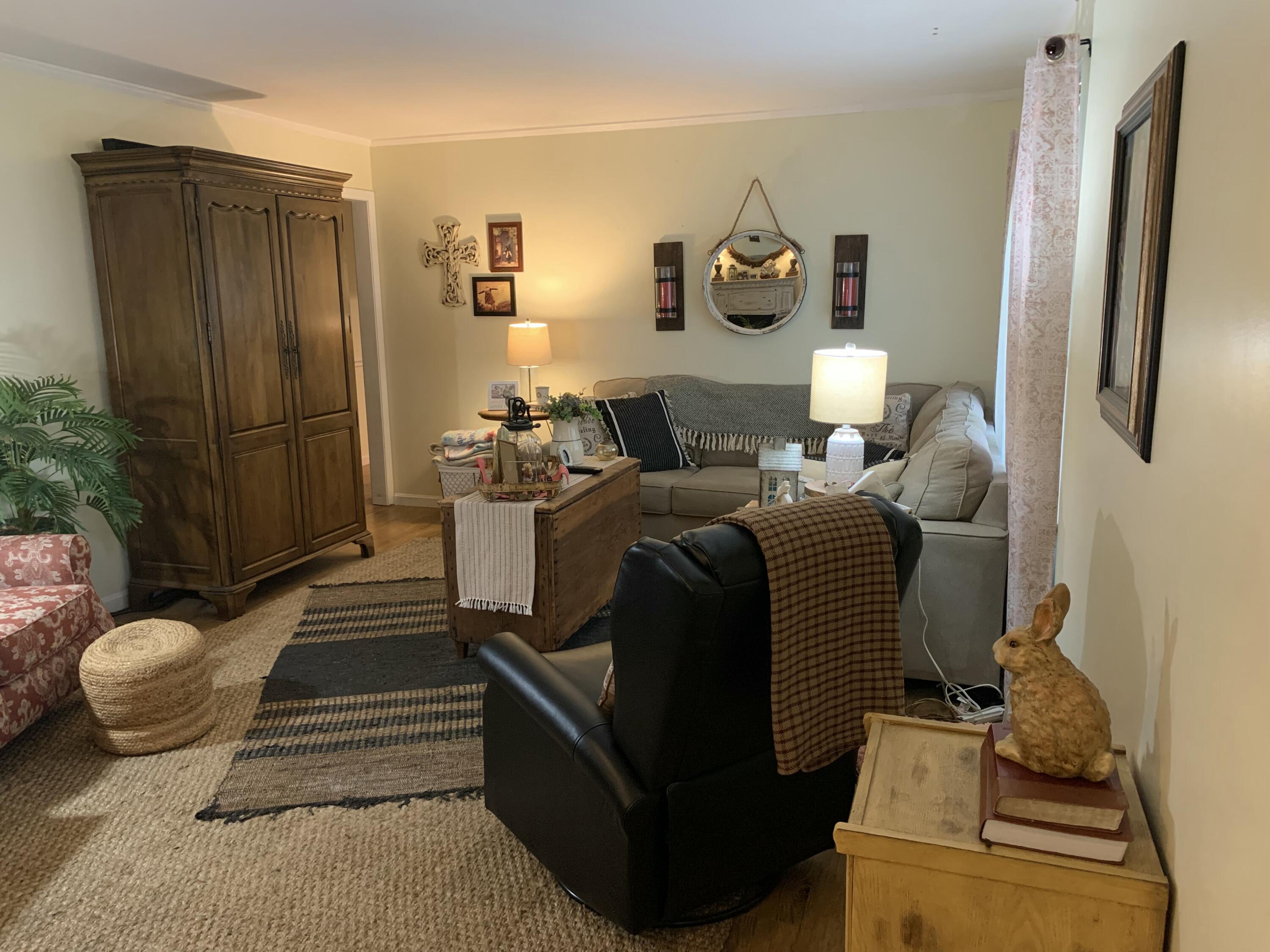 165 Reid Circle Property Photo 2