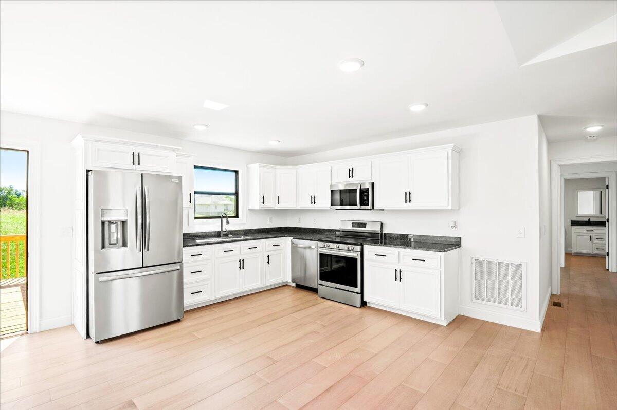 395 Madison Circle Property Photo 12
