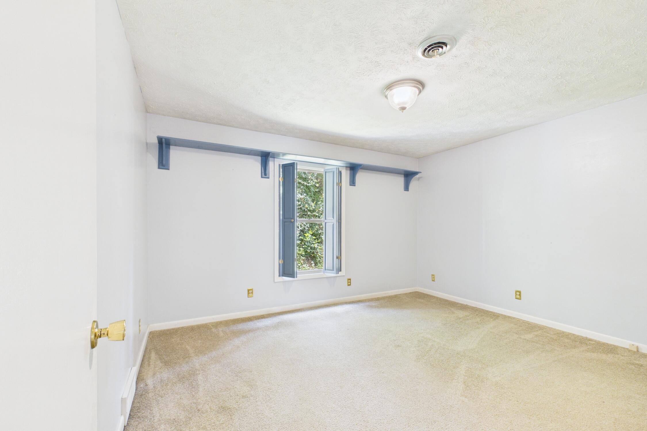 68 Clay Drive Property Photo 14