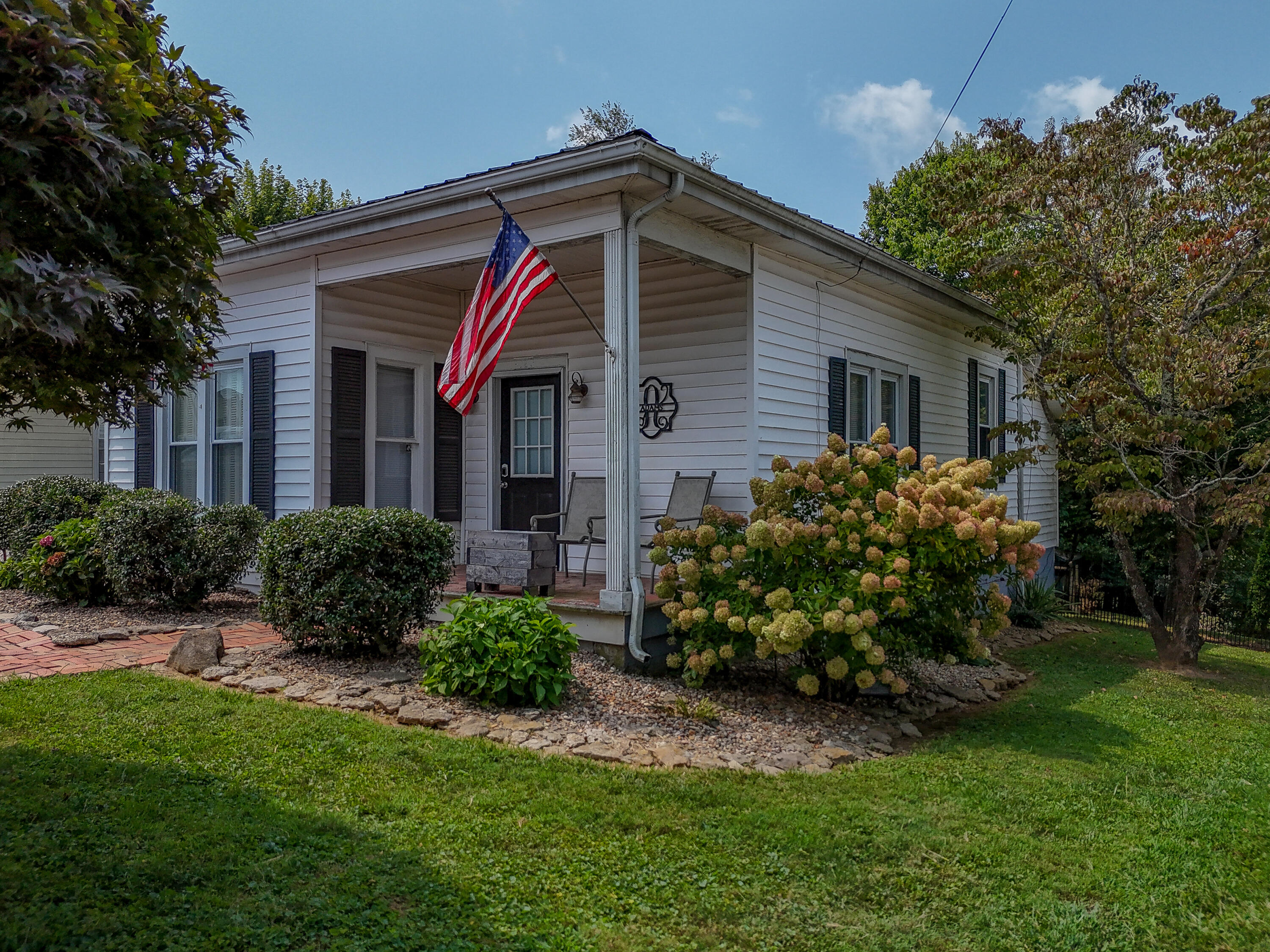 127 Bath Avenue Property Photo 3