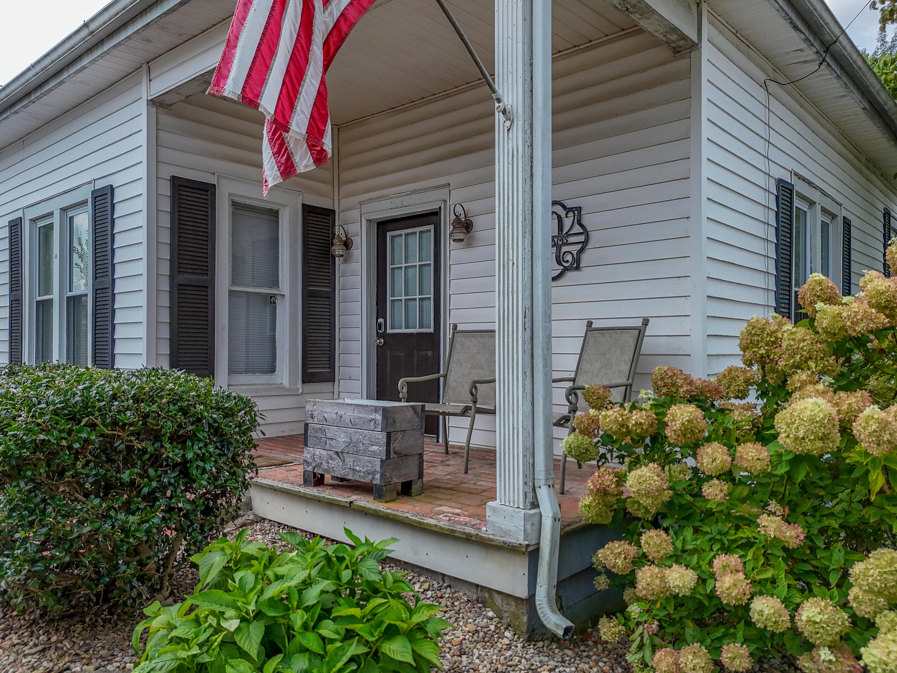 127 Bath Avenue Property Photo 4