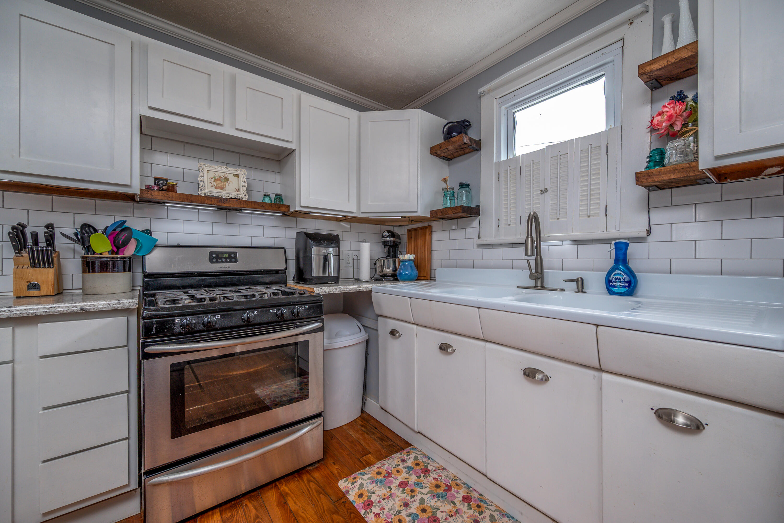 127 Bath Avenue Property Photo 10