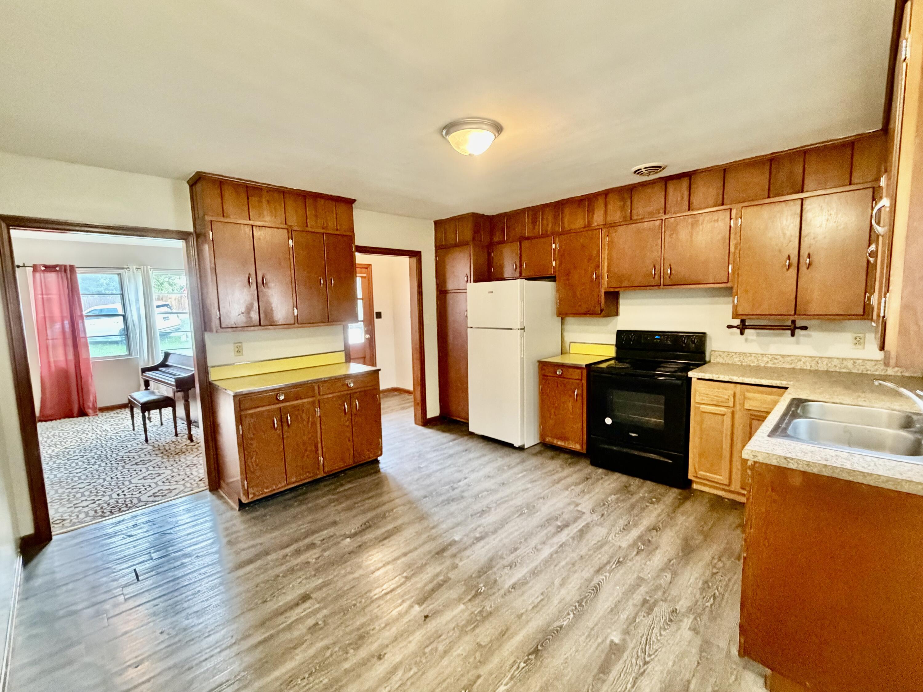 108 Tarter Avenue Property Photo 10