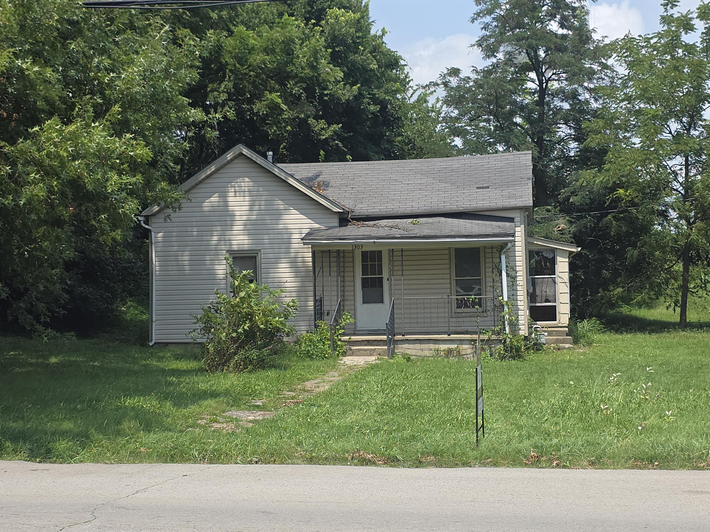 1303 E Main Street Property Photo 1
